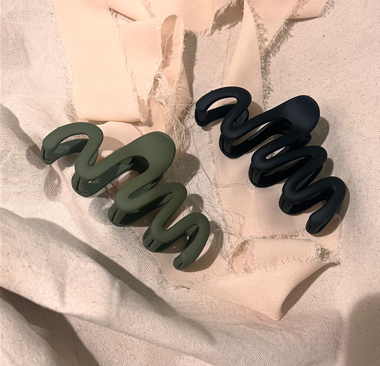 Wavy Claw Clip